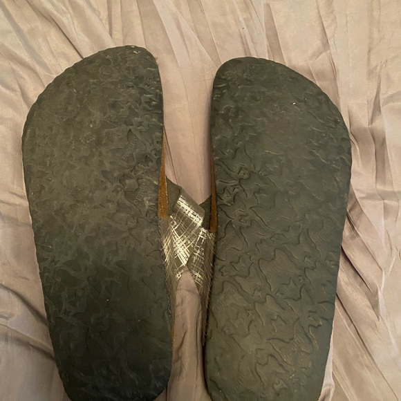 Barley used sandals - Picture 3 of 3